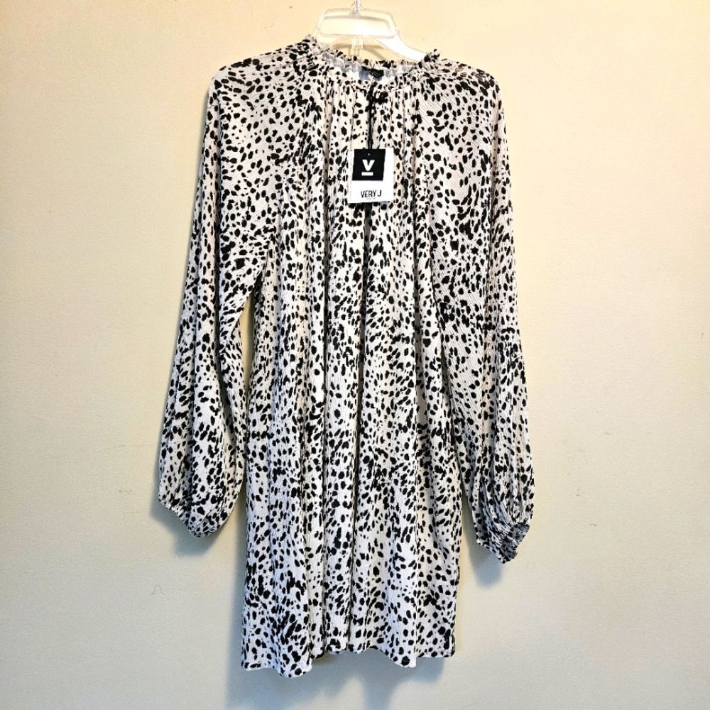 Very J Dress Women Sz M Black White Animal Print Balloon Sleeve Mobwife NWT